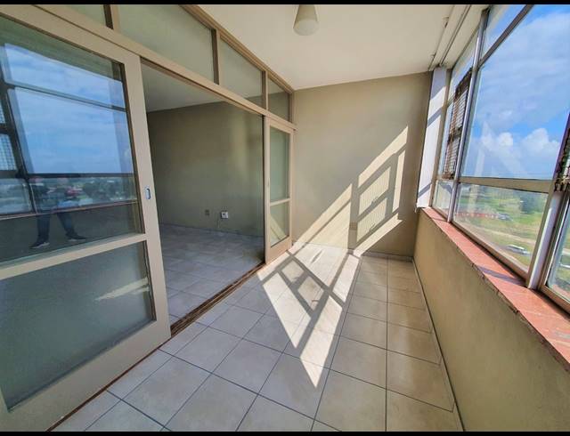 2 BEDROOM APARTMENT TO LET IN TOWNSEND ESTATE